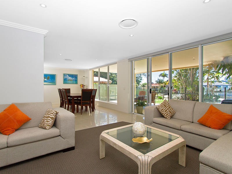 7A Vespa Cr, Surfers Paradise QLD 4217