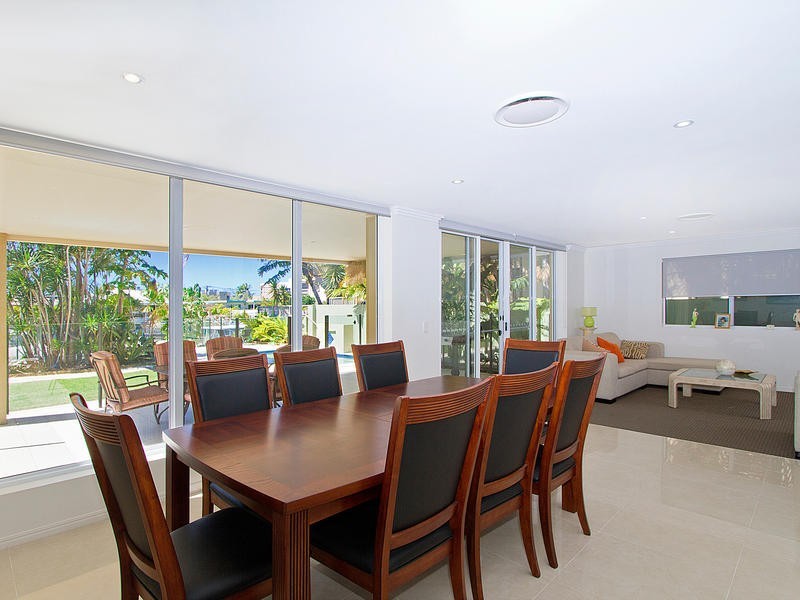 7A Vespa Cr, Surfers Paradise QLD 4217