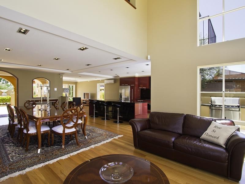 16 Saywell St, Sorrento QLD 4217