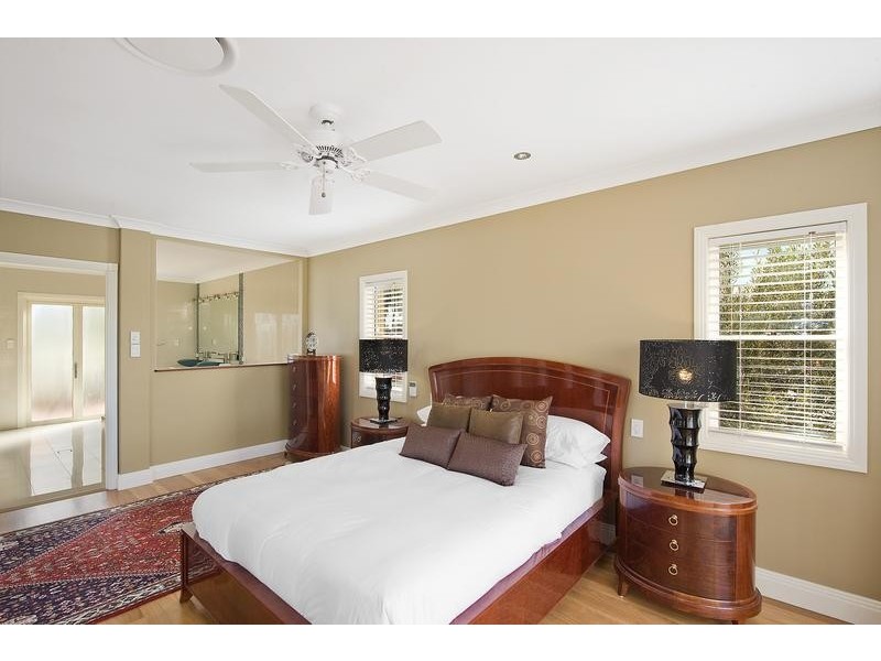 16 Saywell St, Sorrento QLD 4217