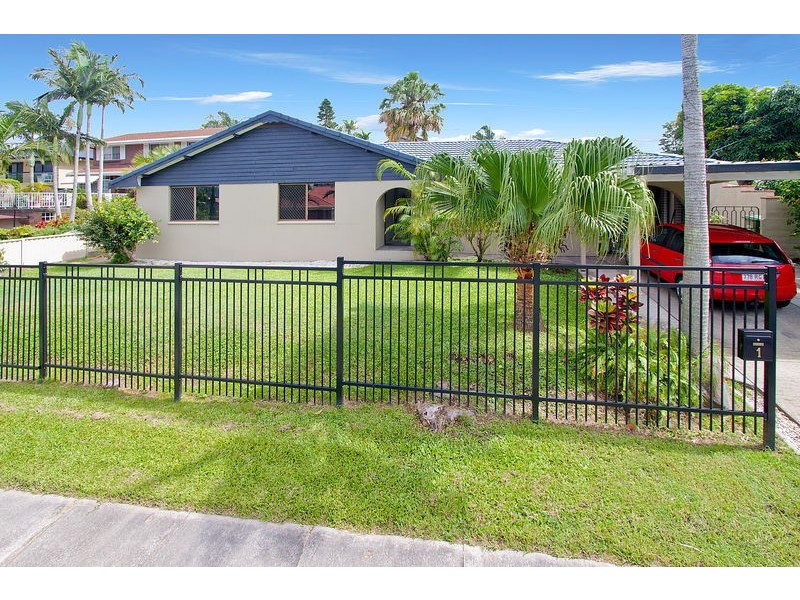 1 Marbella Drive, Benowa QLD 4217