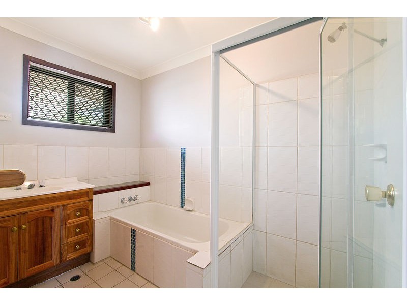 1 Marbella Drive, Benowa QLD 4217