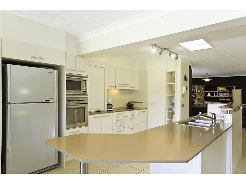 46 Dunkeith Av, Benowa QLD 4217