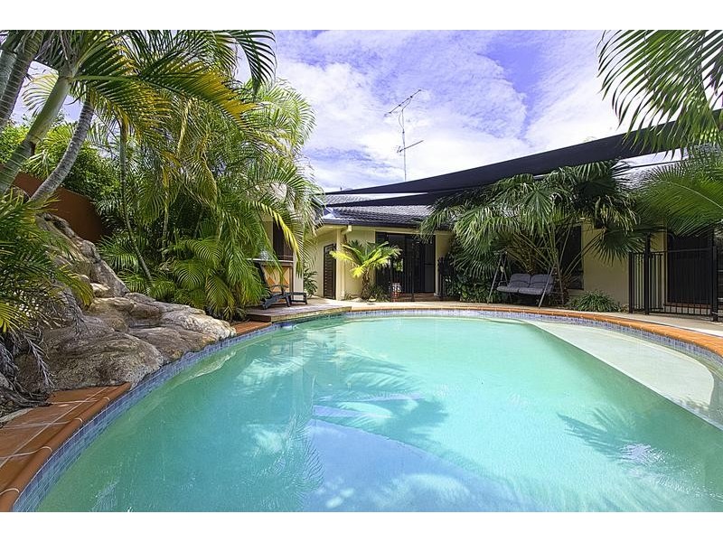 46 Dunkeith Av, Benowa QLD 4217