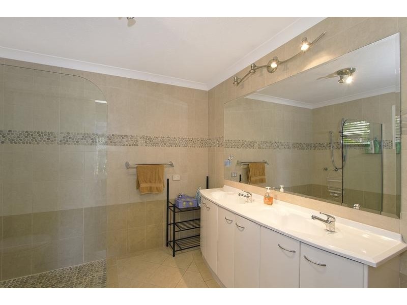 46 Dunkeith Av, Benowa QLD 4217