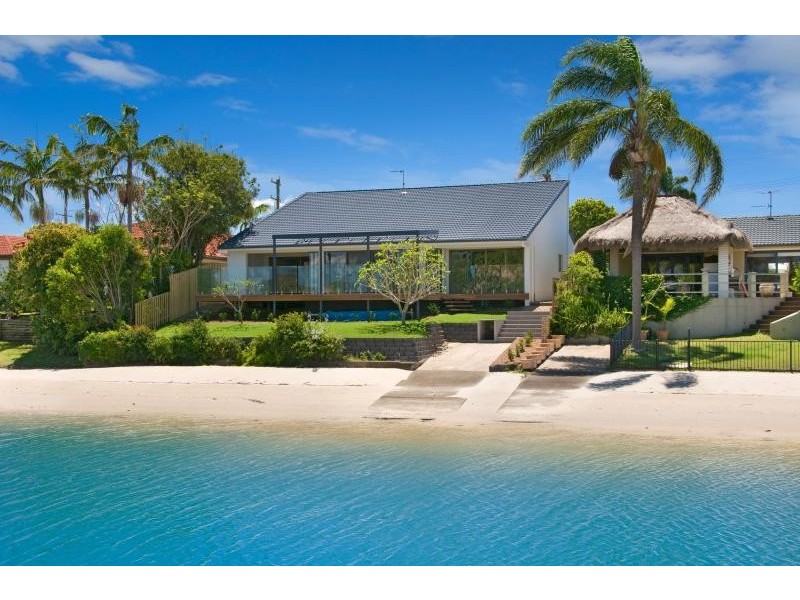 10 Meredith Dr, Broadbeach Waters QLD 4218