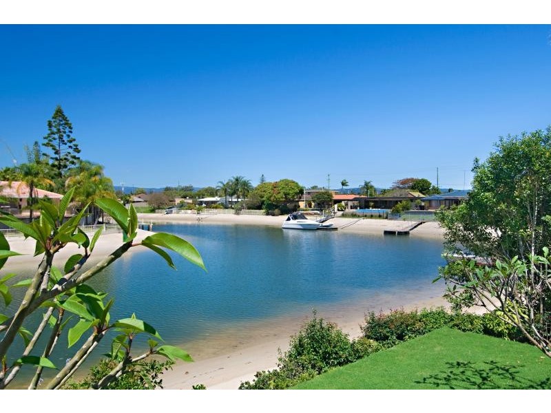 10 Meredith Dr, Broadbeach Waters QLD 4218