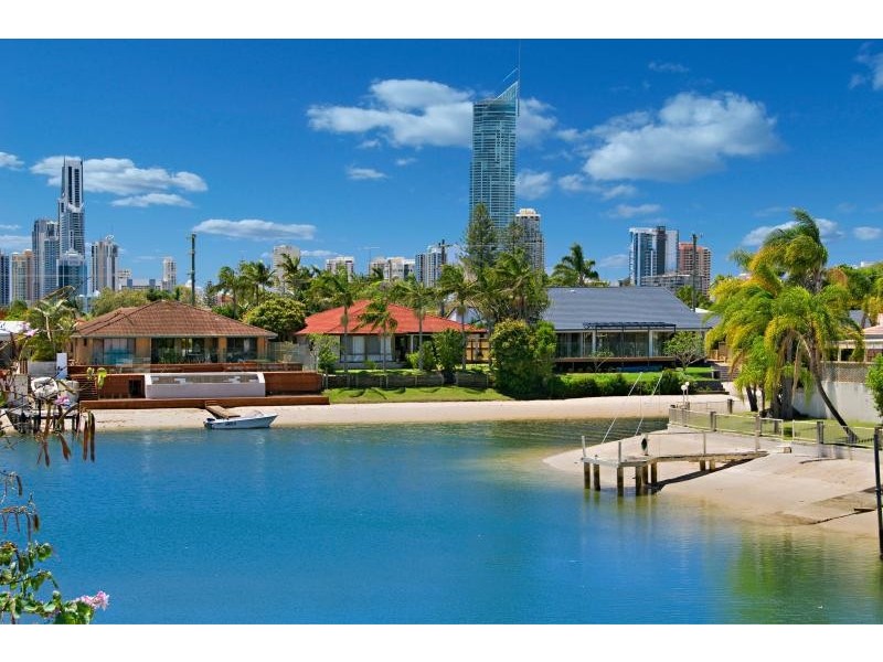 10 Meredith Dr, Broadbeach Waters QLD 4218