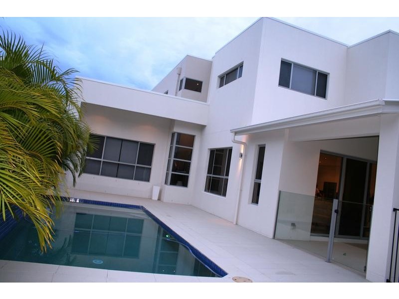 6005 The Boulevarde, Benowa QLD 4217