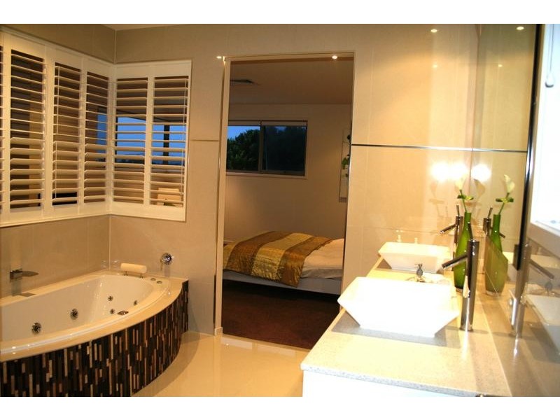 6005 The Boulevarde, Benowa QLD 4217