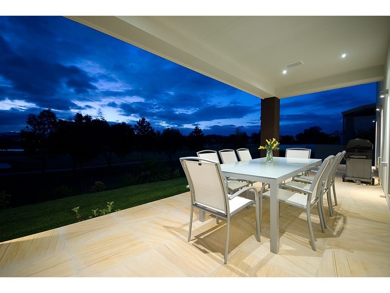 1038 Lakeview Terrace, Benowa QLD 4217