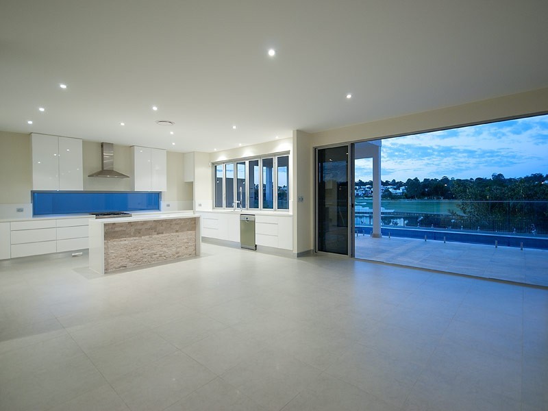 3023 The Boulevarde, Benowa QLD 4217