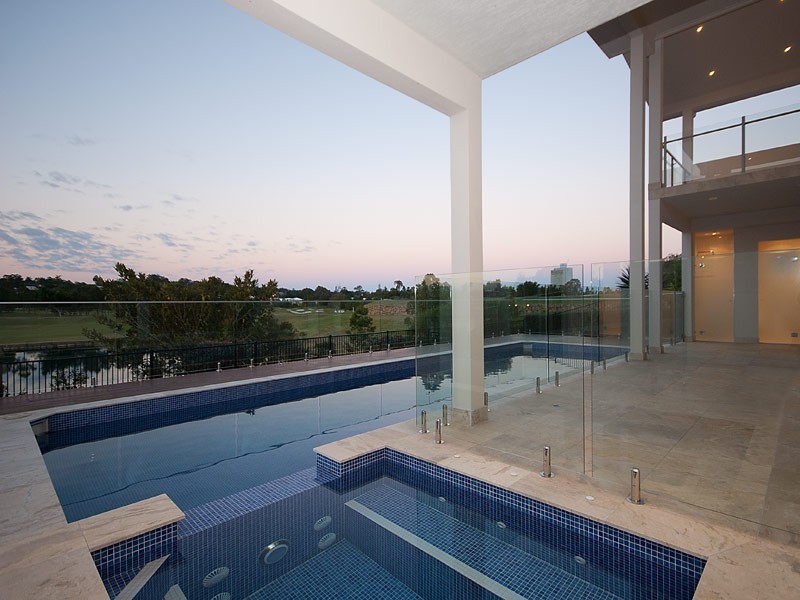 3023 The Boulevarde, Benowa QLD 4217