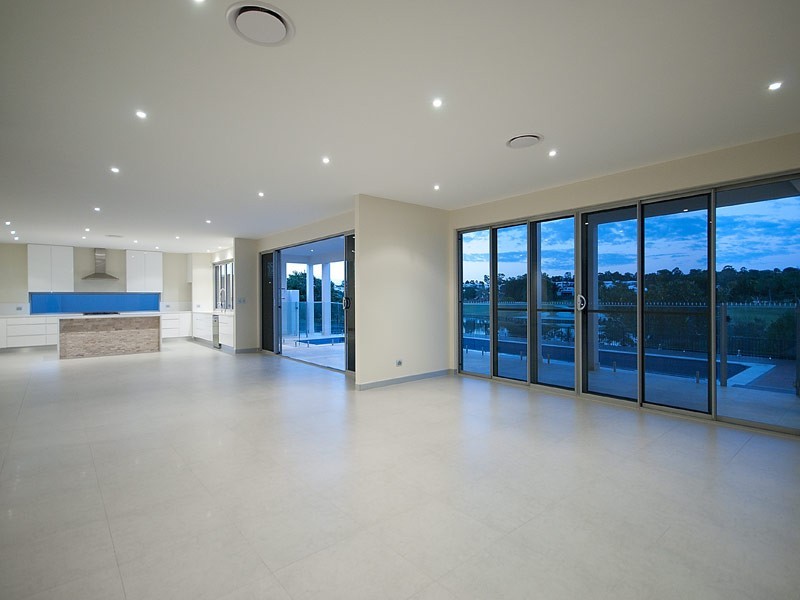 3023 The Boulevarde, Benowa QLD 4217
