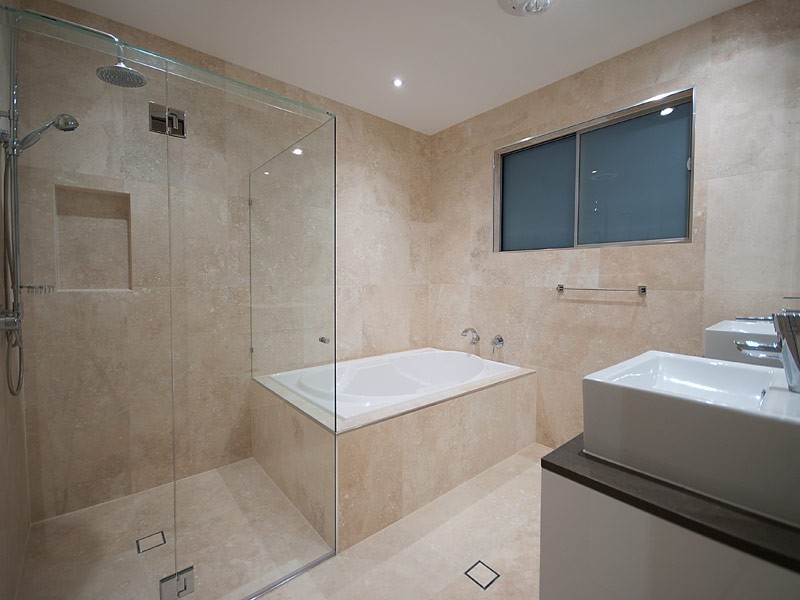 3023 The Boulevarde, Benowa QLD 4217