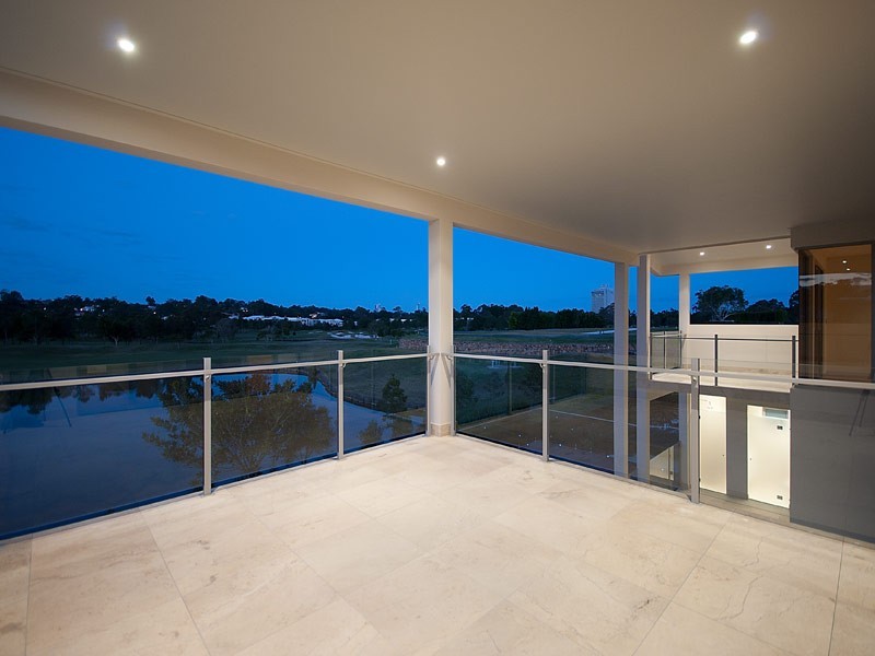 3023 The Boulevarde, Benowa QLD 4217