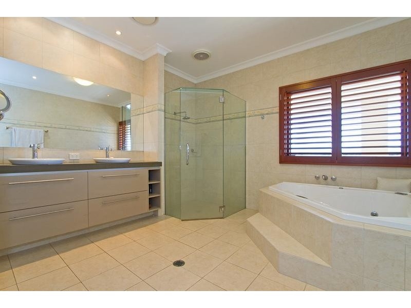 59 Sir Bruce Small Blvd, Benowa QLD 4217