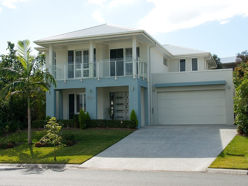 6004 The Boulevarde, Benowa QLD 4217