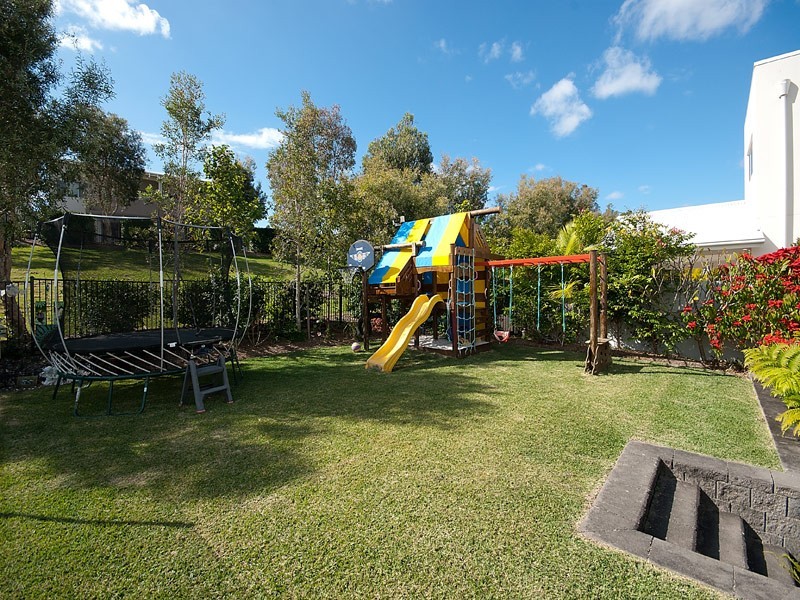 6004 The Boulevarde, Benowa QLD 4217