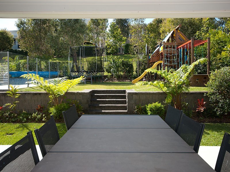 6004 The Boulevarde, Benowa QLD 4217