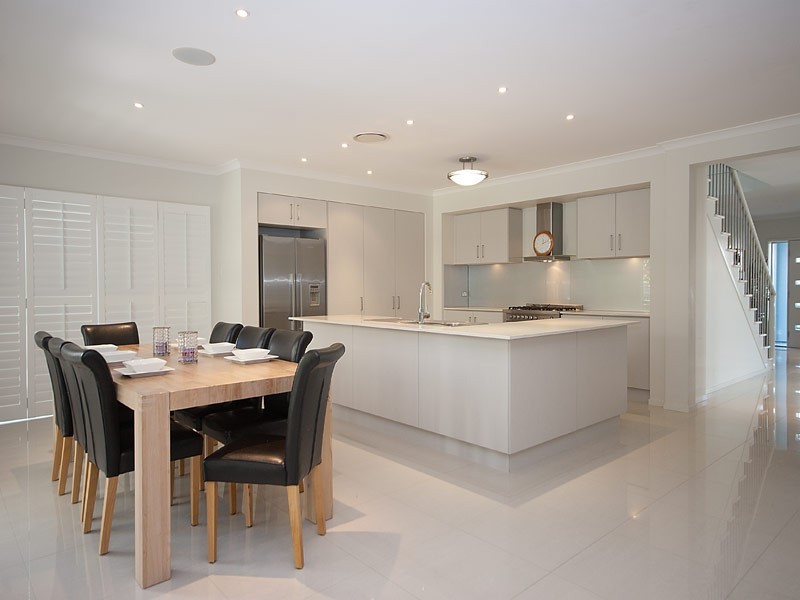 6004 The Boulevarde, Benowa QLD 4217