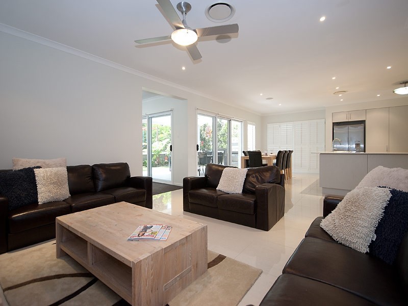 6004 The Boulevarde, Benowa QLD 4217