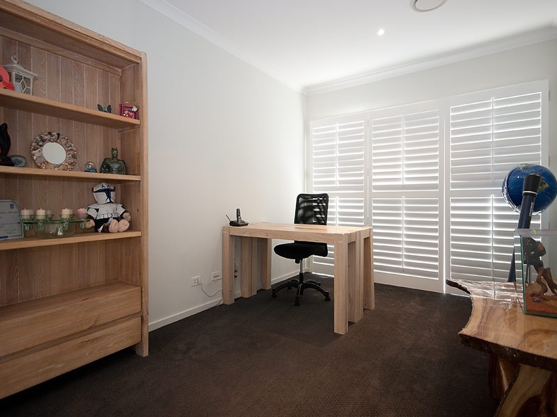 6004 The Boulevarde, Benowa QLD 4217