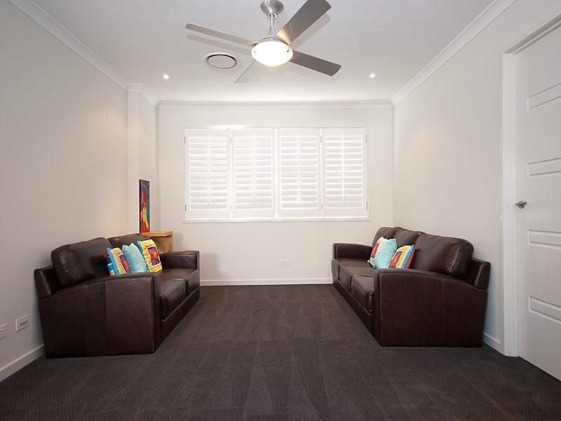 6004 The Boulevarde, Benowa QLD 4217