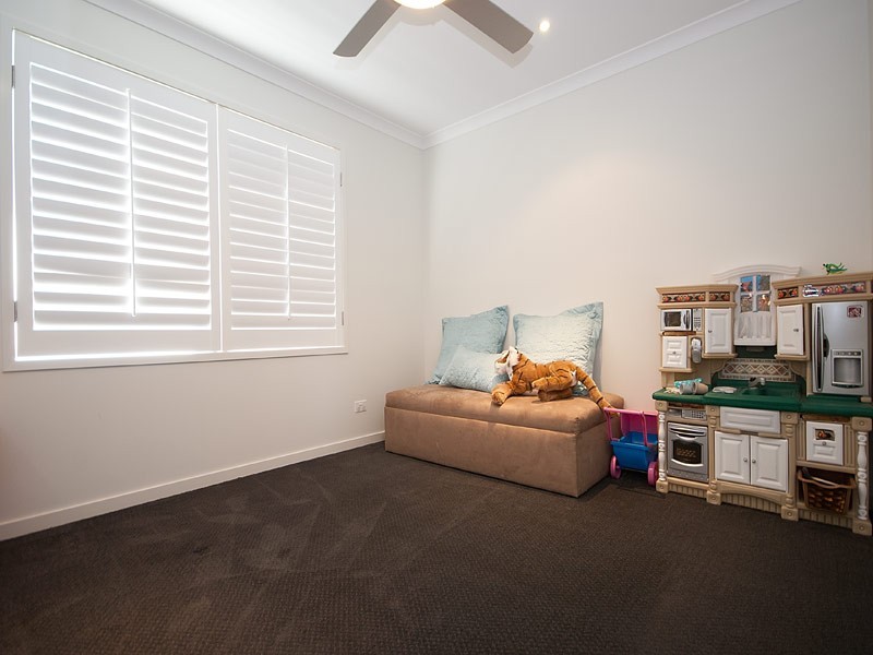 6004 The Boulevarde, Benowa QLD 4217