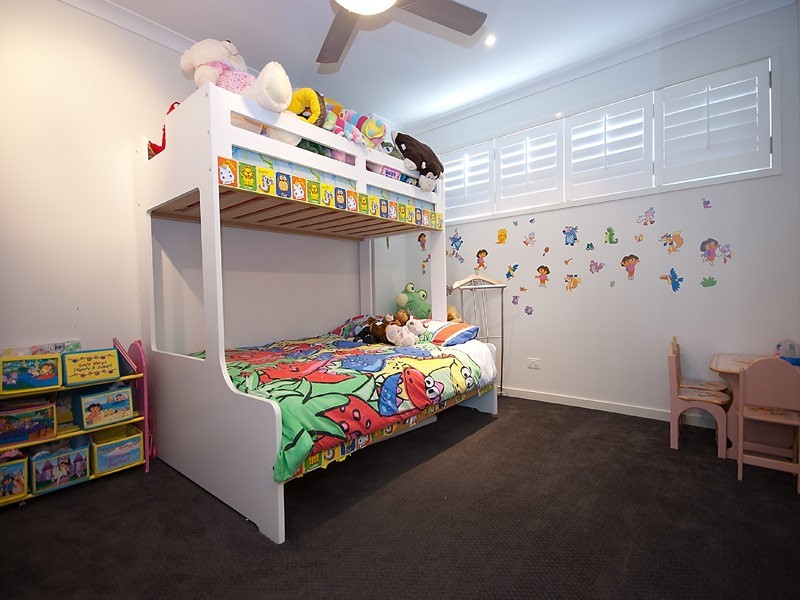 6004 The Boulevarde, Benowa QLD 4217