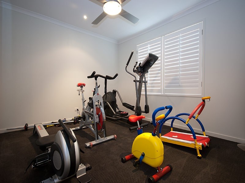 6004 The Boulevarde, Benowa QLD 4217