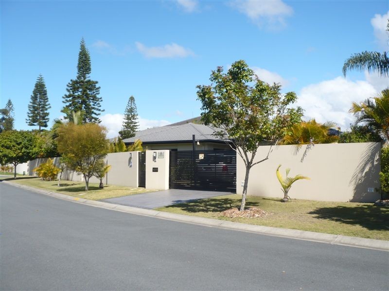 1 St Mortiz, Sorrento QLD 4217