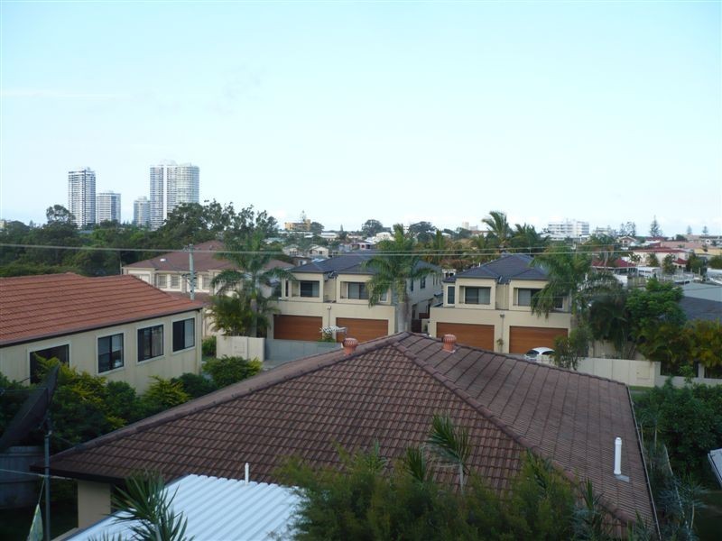 2/19 Waratah Avenue, Biggera Waters QLD 4216