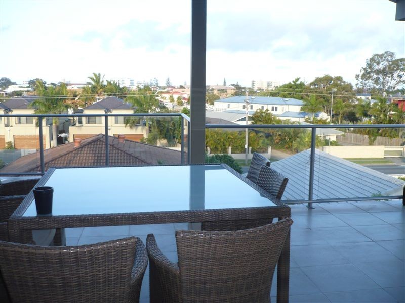 2/19 Waratah Avenue, Biggera Waters QLD 4216