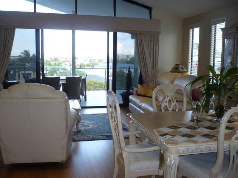 2/19 Waratah Avenue, Biggera Waters QLD 4216