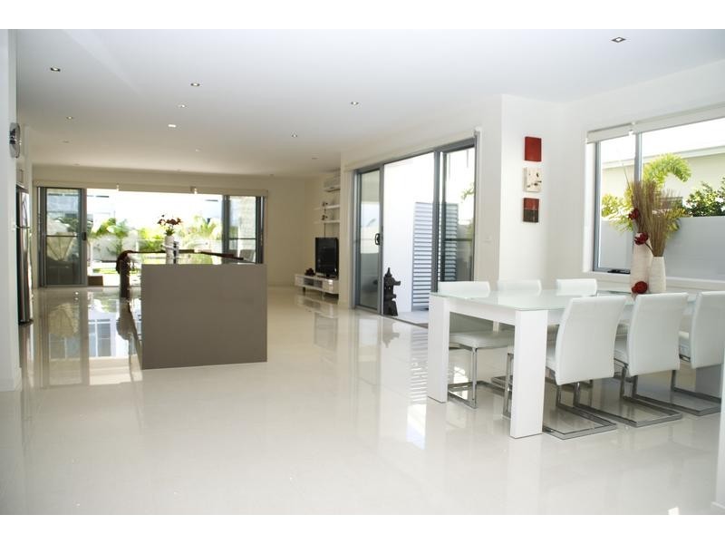 2/4023 Quayside, Benowa QLD 4217