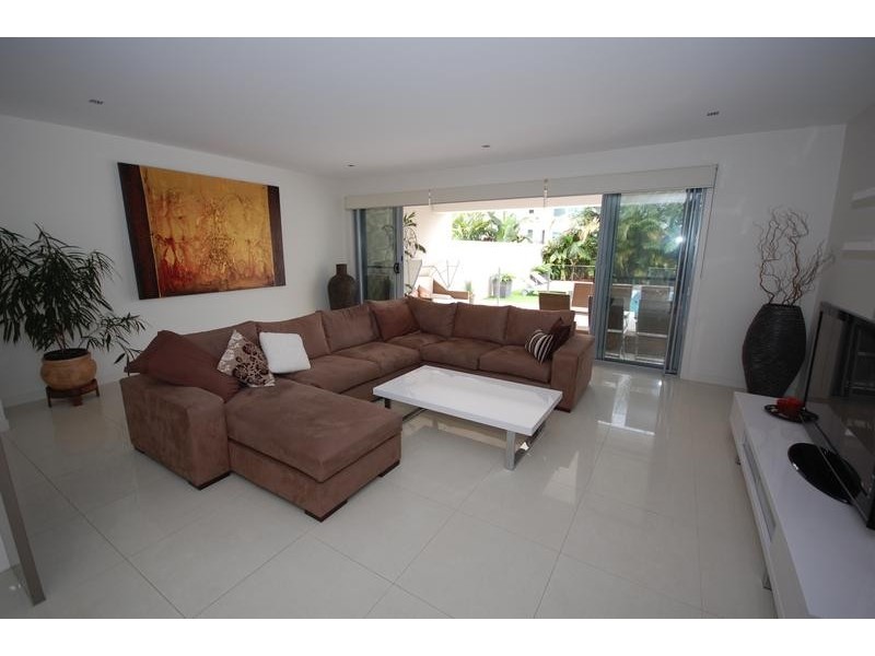 2/4023 Quayside, Benowa QLD 4217