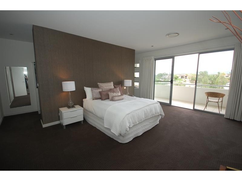2/4023 Quayside, Benowa QLD 4217