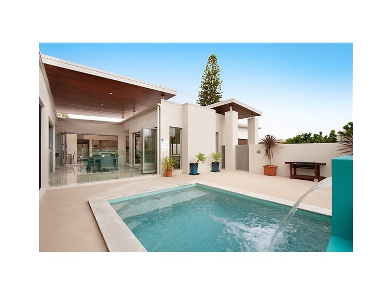 2 St Moritz Tce, Bundall QLD 4217