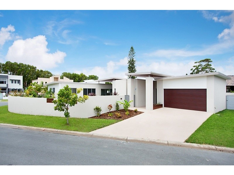 2 St Moritz Tce, Bundall QLD 4217