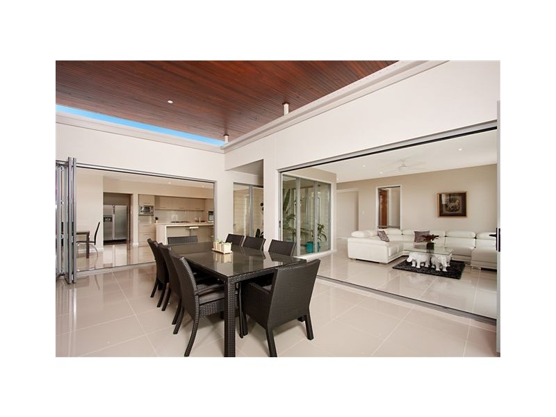 2 St Moritz Tce, Bundall QLD 4217