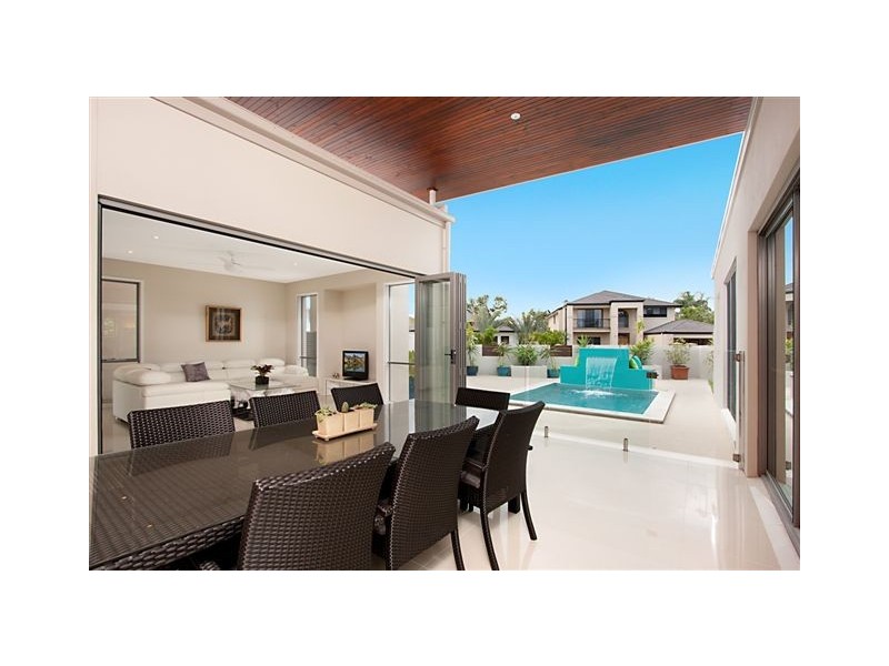 2 St Moritz Tce, Bundall QLD 4217