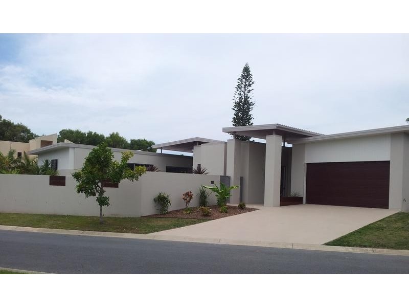 2 St Moritz Tce, Bundall QLD 4217