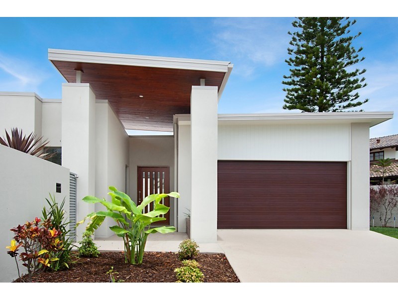 2 St Moritz Tce, Bundall QLD 4217