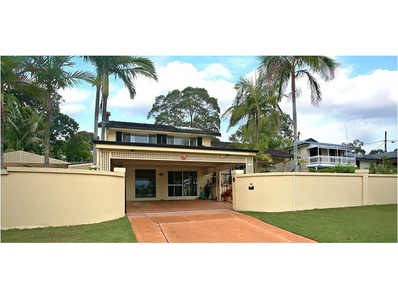 12 Kinloch Ave, Benowa QLD 4217