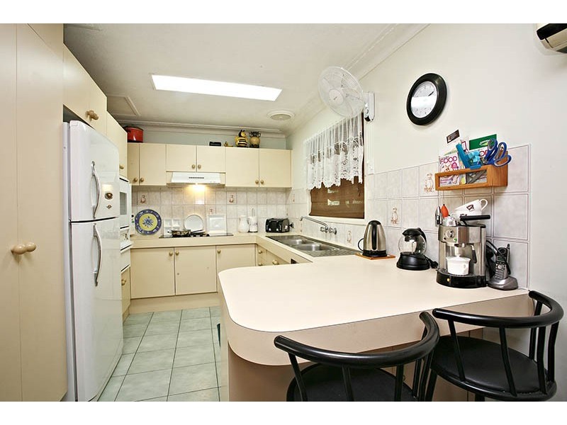 12 Kinloch Ave, Benowa QLD 4217