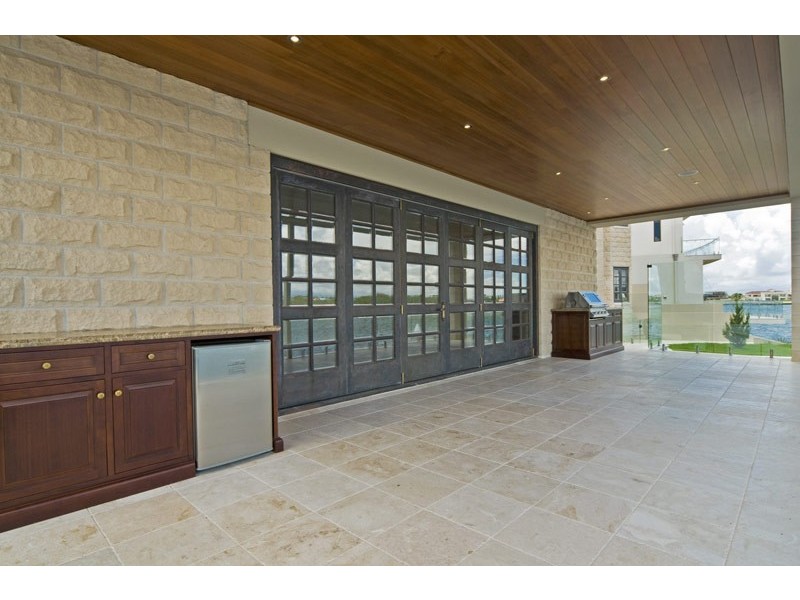 55 Knightsbridge Parade West, Paradise Point QLD 4216
