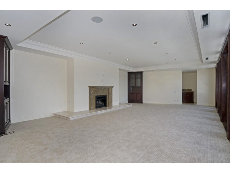 55 Knightsbridge Parade West, Paradise Point QLD 4216