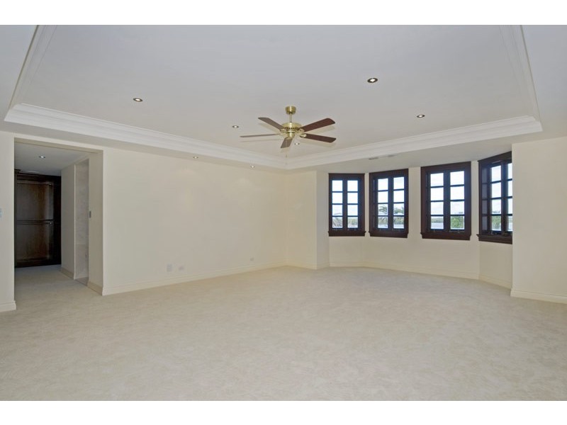 55 Knightsbridge Parade West, Paradise Point QLD 4216