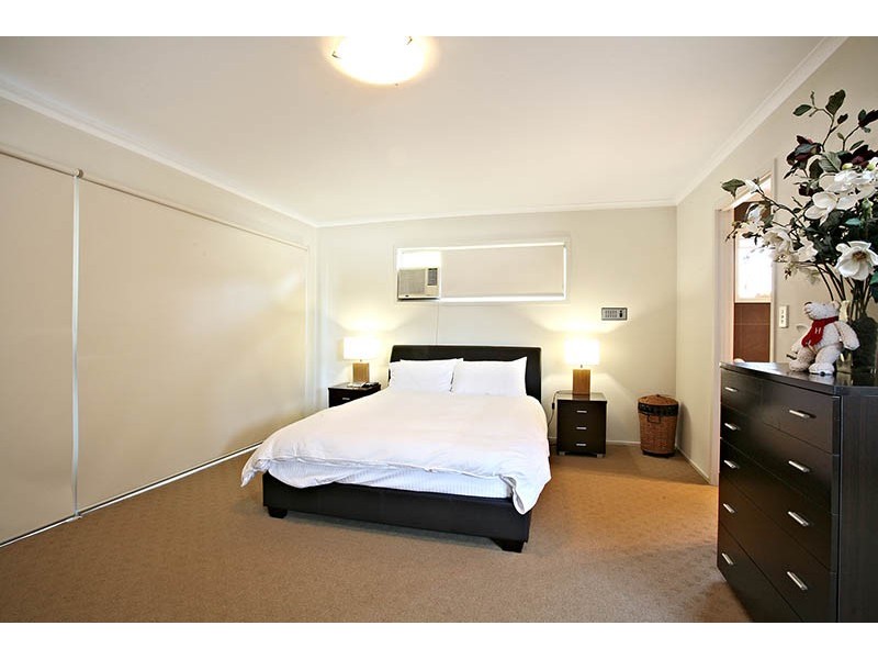 8 Gibraltar Dr, Isle Of Capri QLD 4217